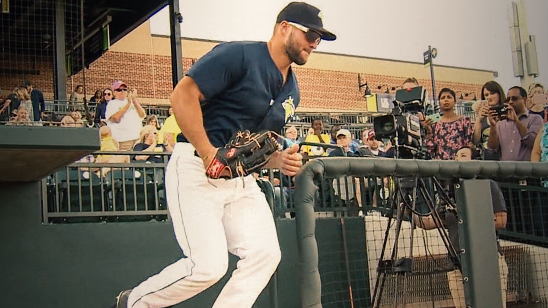 Tim Tebow works out at New York Mets camp, wearing No. 15 in