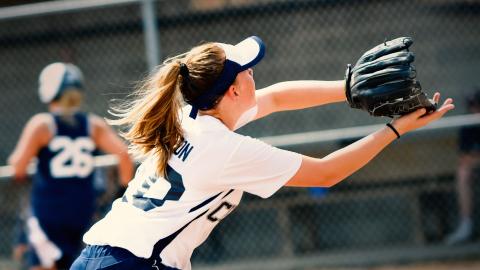 womansoftballas_hdv.jpg womansoftballas_hdv.jpg