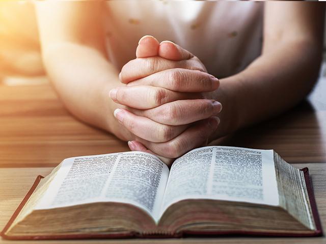 Woman-reading-bible-prayer_si.jpg