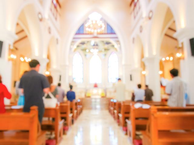 blurred-christian-mass_si.jpg