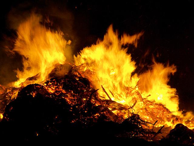 bonfire-burning-fire_SI.jpg