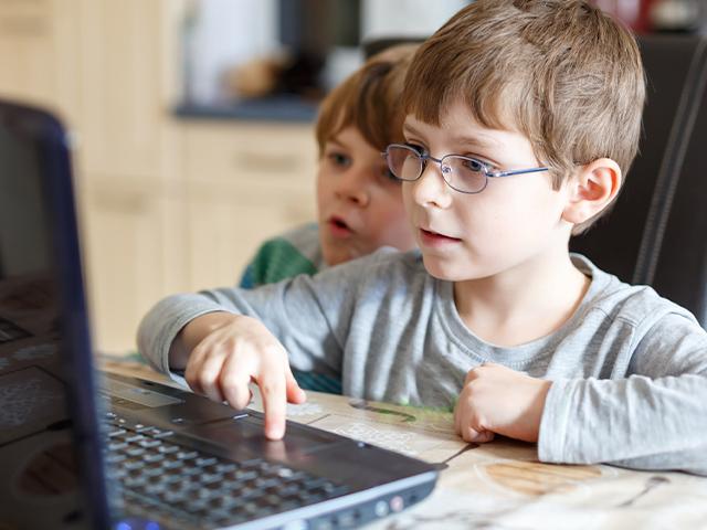 boys-laptop-learning