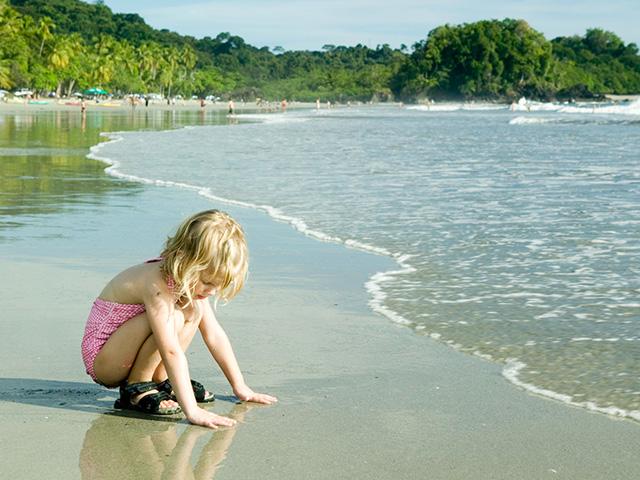 child-lost-beach_SI.jpg