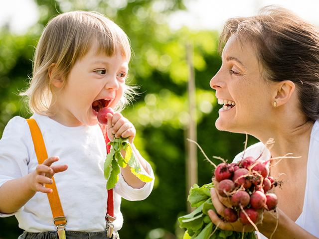 child-vegetable-garden_si.jpg