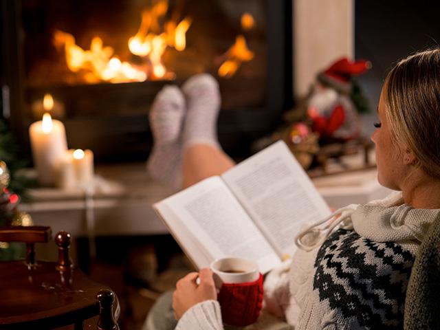 christmas-book-fireplace_si.jpg
