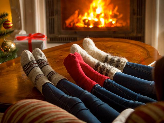 christmas-fireplace-socks_si.jpg