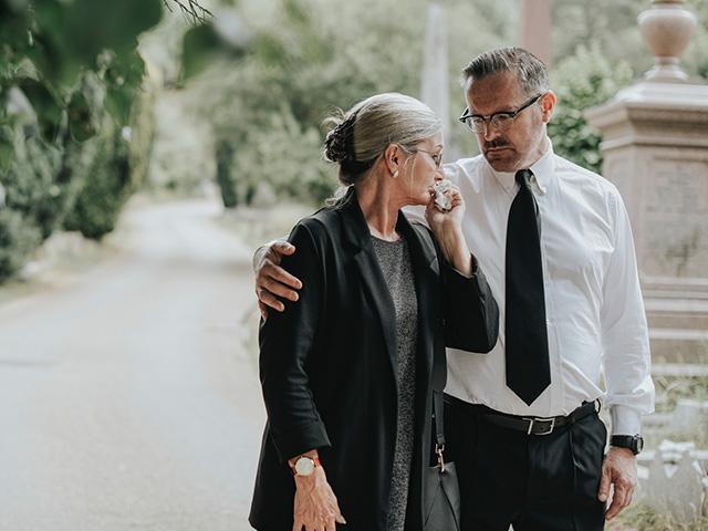 couple-loss-cemetery