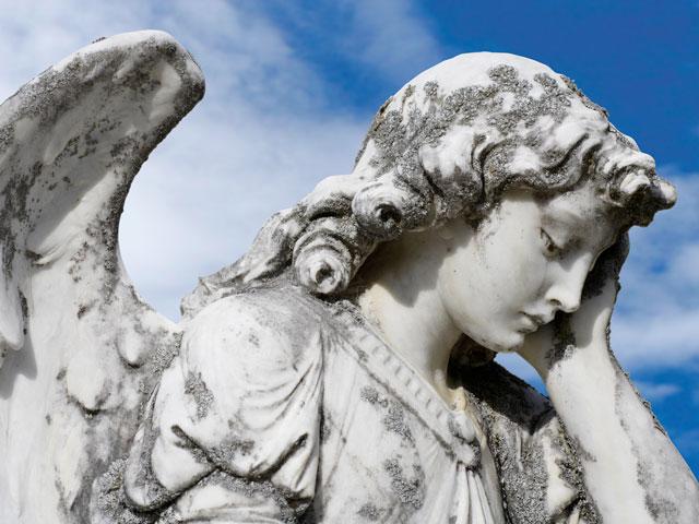 crying-angel-statue_si.jpg