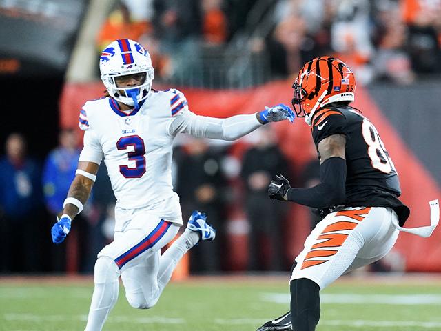 Russell Wilson, Derwin James kneel in prayer before Broncos-Chargers game