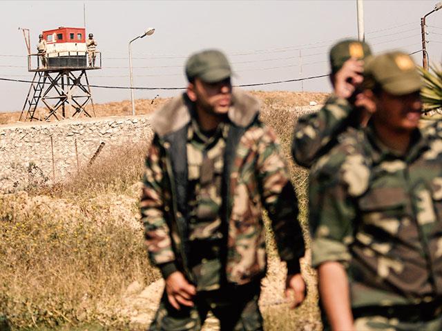 Egyptian soldiers along the border with Gaza, Photo, AP