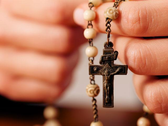 hands-rosary-pray_SI.jpg