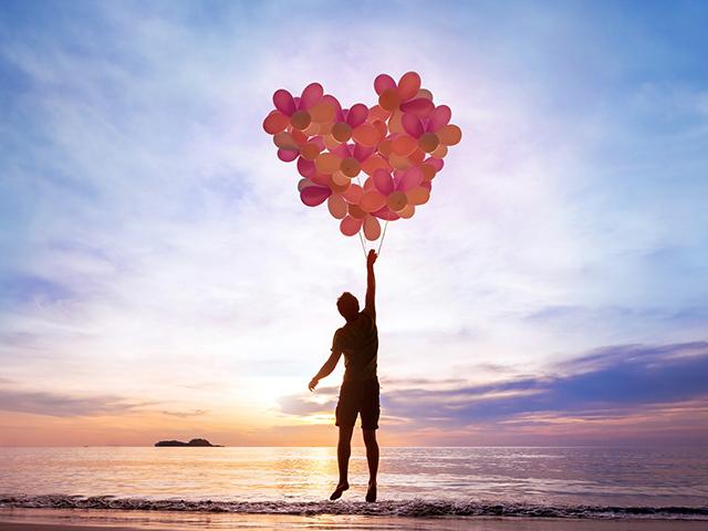 love-balloons-beach_si.jpg