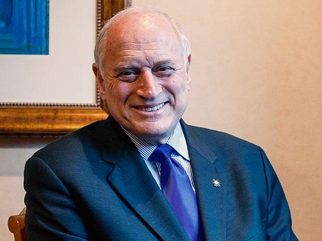 Malcom Hoenlein AP