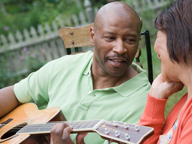 man-guitar-mother_si.jpg