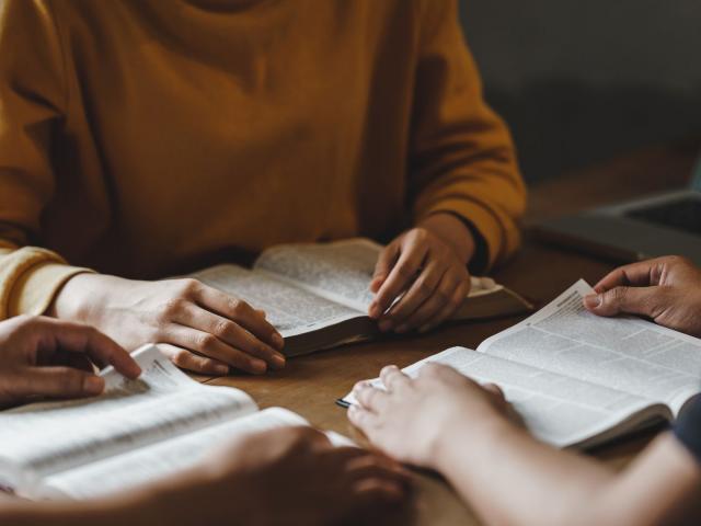 friends reading together