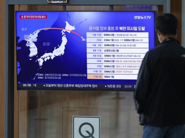 A TV screen showing a news program reporting about North Korea&#039;s missile launch, is seen at the Seoul Railway Station in Seoul, South Korea, Tuesday, Oct. 4, 2022.(AP Photo/Lee Jin-man)