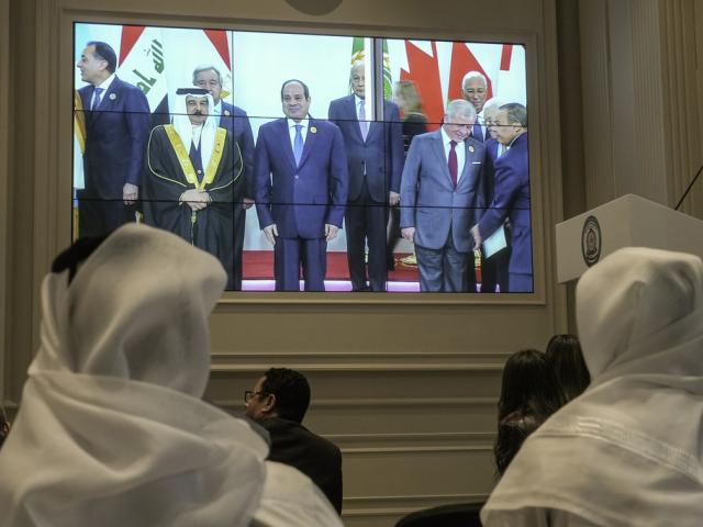 Journalists watch a screen displaying Egyptian President Abdel Fattah el-Sissi, center, with Arab Leaders, at the press center of the emergency Arab summit at Egypt&#039;s New Administrative Capital, near Cairo, Tuesday, March 4, 2025. (AP Photo/Amr Nabil)