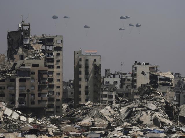 Humanitarian aid is airdropped to Palestinians over Gaza City, Gaza Strip, Monday, July 28, 2025. (AP Photo/Jehad Alshrafi)