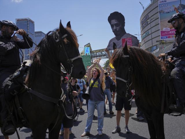 Demonstrators block a road during a protest demanding the release of Hamas-held hostages and that the Israeli government reverse its decision to take over Gaza City, in Tel Aviv, Israel, Sunday, Aug. 17, 2025. (AP photo/Ohad Zwigenberg)