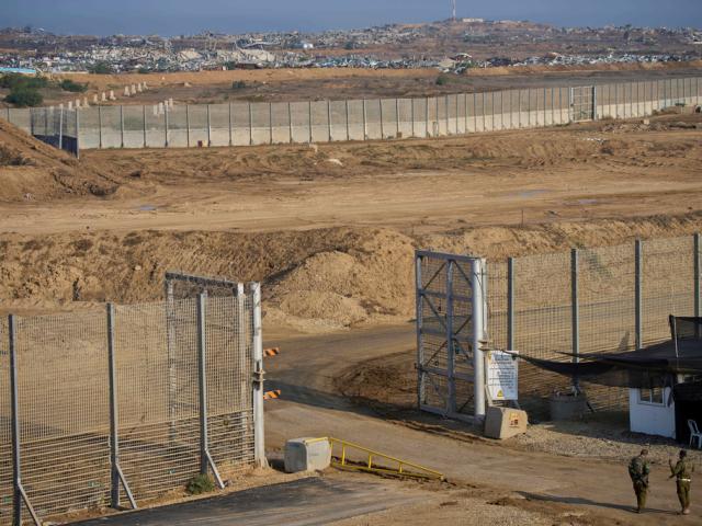 Israeli troops are seen near the Gaza Strip border in southern Israel, Tuesday, Nov. 18, 2025. (AP Photo/Ohad Zwigenberg) Israeli troops are seen near the Gaza Strip border in southern Israel, Tuesday, Nov. 18, 2025. (AP Photo/Ohad Zwigenberg)