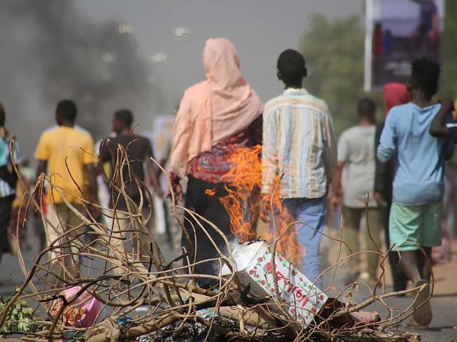 n this Monday Oct. 25, 2021 file photo, pro-democracy protesters use fires to block streets to condemn a takeover by military officials in Khartoum, Sudan. (AP Photo/Ashraf Idris, File )