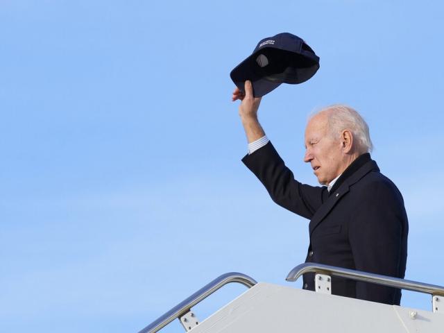 President Joe Biden waves as he boards Air Force One, Jan 19, 2023. (AP Photo/Susan Walsh)