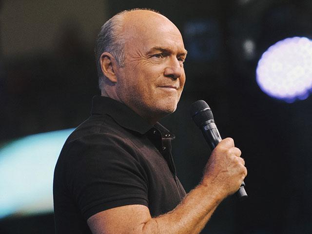 Greg Laurie preaches at the 2018 SoCal Harvest event. (Image credit: Vitaly Manzuk for Harvest Ministries)