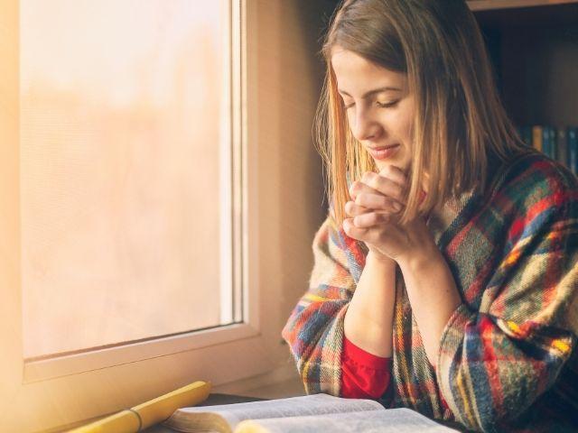 praying in sunlight