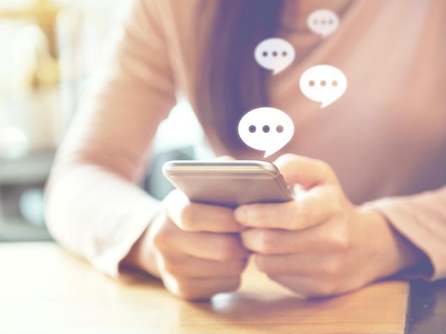 texting-teen-conversation-bubbles