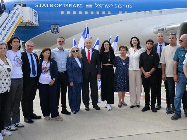 Israeli Prime Minister Benjamin Netanyahu meets with families of Hamas-held hostages before his flight from Israel to Washington DC, Monday, July 22, 2024 (Photo: GPO)