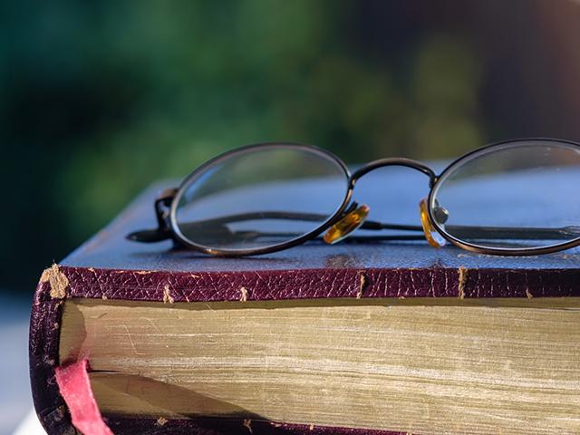 old-bible-glasses_SI.jpg