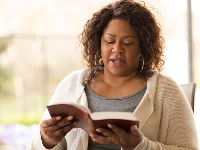 reading-new-testament-woman_si.jpg