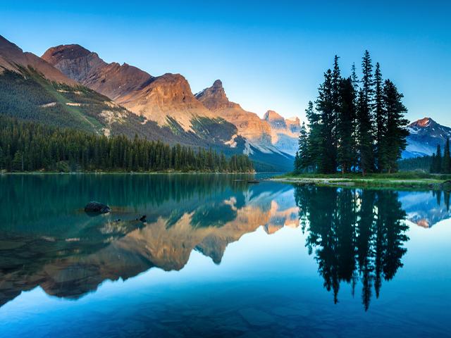 river with reflection of mountains