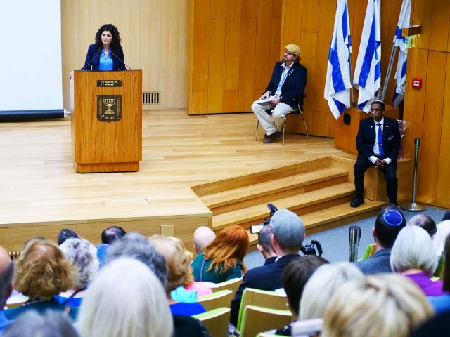 sharren haskel volunteers