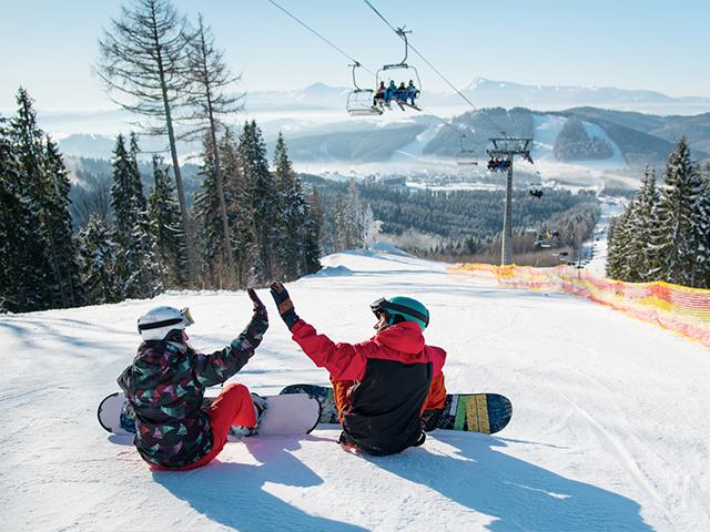 ski-slope-snowboarders_si.jpg