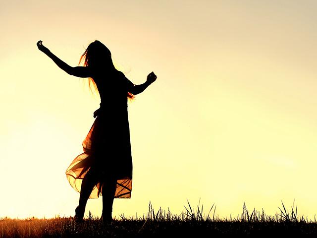 sunset-praising-dancing-woman