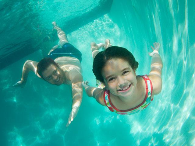 swimming-underwater-pool_si.jpg