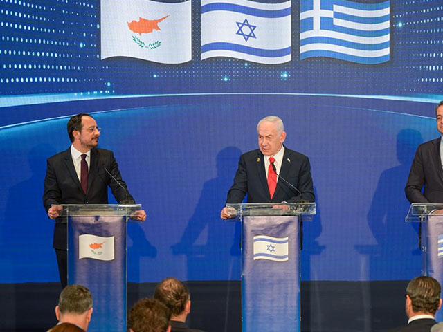 Israeli Prime Minister Benjamin Netanyahu, Greek Prime Minister Kyriakos Mitsotakis, and Cypriot President Nikos Christodoulides meet in Jerusalem for the 10th Trilateral Summit. Photo Credit: Ma'ayan Toaf (GPO).