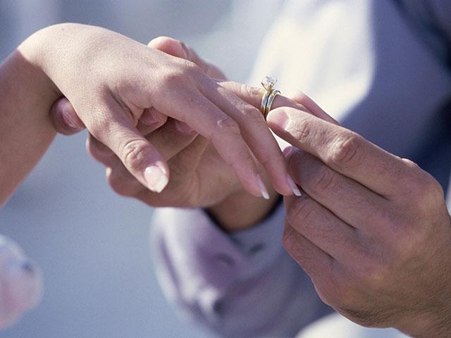 wedding-ring-engaged_si.jpg