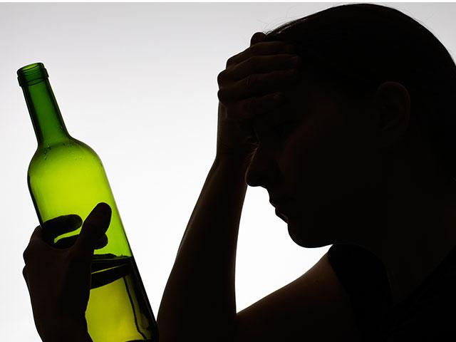 woman-alcohol-addiction_SI.jpg