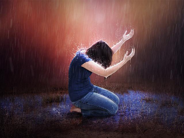 woman-prayer-rainstorm_si.jpg