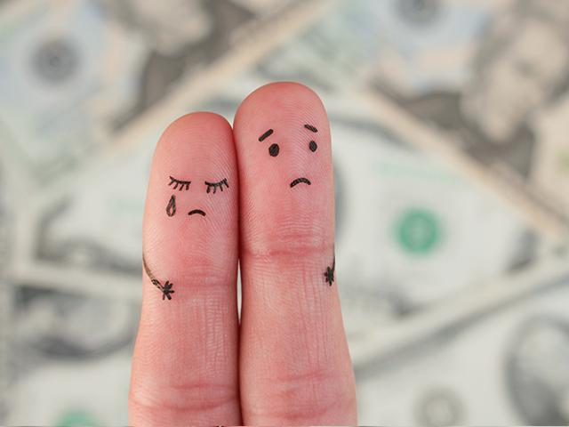 finger art couple worried about money