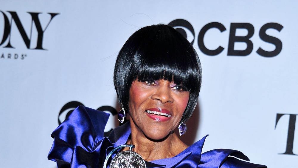 Cicely Tyson poses with her award for best actress in a play for &quot;The Trip to Bountiful,&quot; in the press room at the 67th Annual Tony Awards on June 9, 2013 (Photo by Charles Sykes/Invision/AP, File)