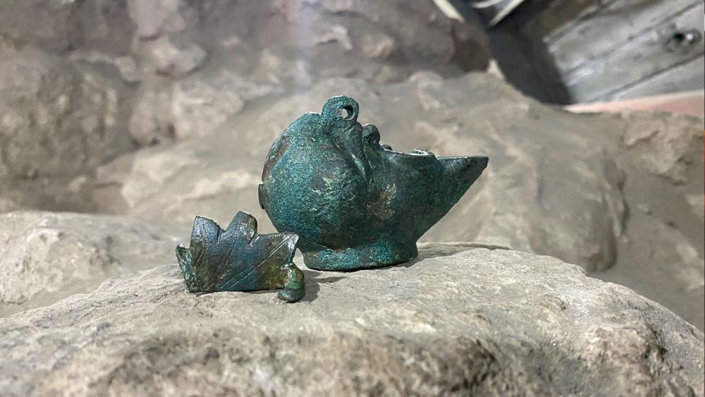 Rare Oil Lamp Found Along Pilgrim&#039;s Path in City of David