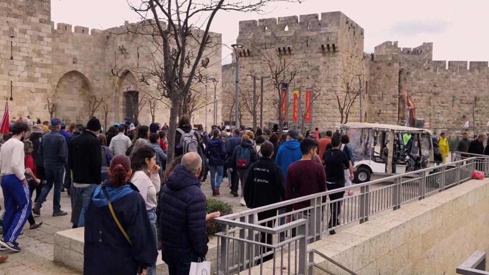 Tourists at Jaffa Gate in Jerusalem, Photo Credit: CBN News.