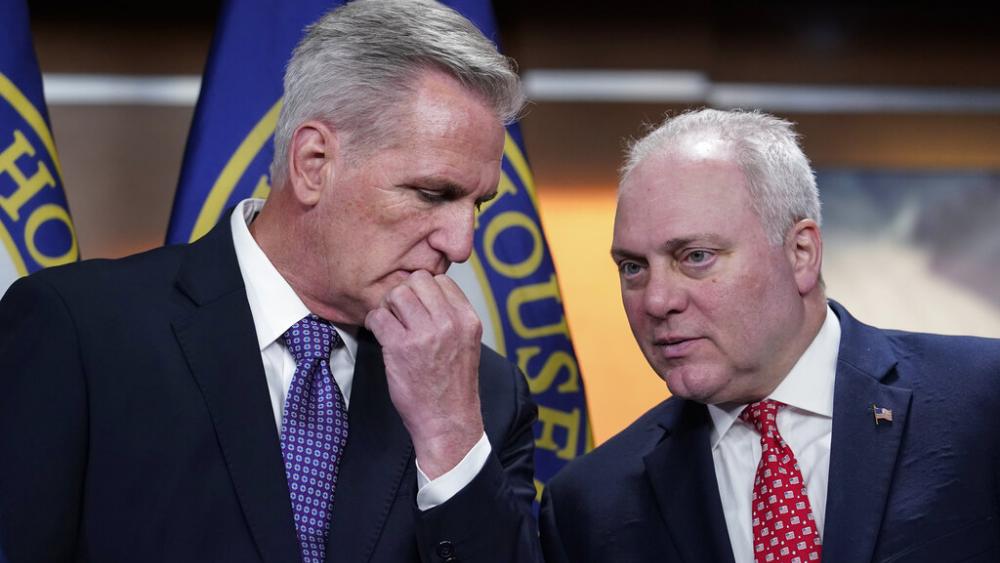  House Minority Leader Kevin McCarthy, R-Calif., left, confers with Minority Whip Steve Scalise, R-La., during a news conference about the appropriations process at the Capitol in Washington, Dec. 14, 2022. (AP Photo/J. Scott Applewhite, File)