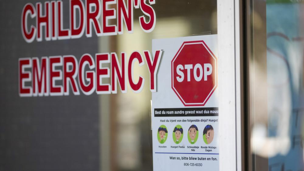 A sign is posted in German at the entrance of the children&#039;s emergency room at Covenant Children&#039;s Hospital, Tuesday, Feb. 25, 2025, in Lubbock, Texas. (AP Photo/Julio Cortez)