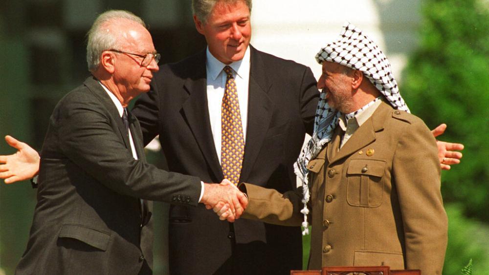 US President Clinton presides over White House ceremonies marking the signing of the peace accord between Israel and the Palestinians, Sept. 13, 1993 (FILE, AP Photo/Ron Edmonds)