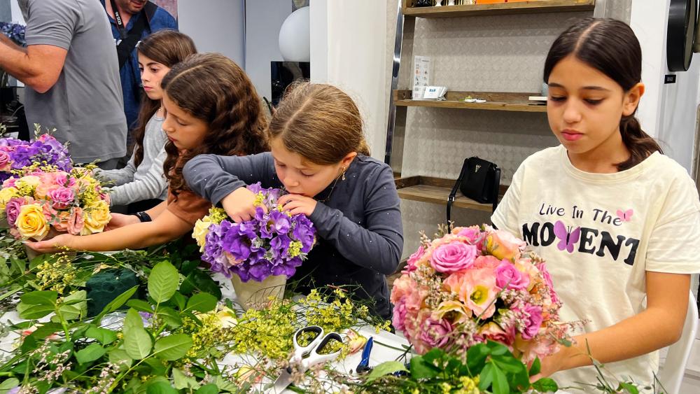 Israeli children put together floral bouquets to help with the trauma of the war, Photo Credit: CBN News.