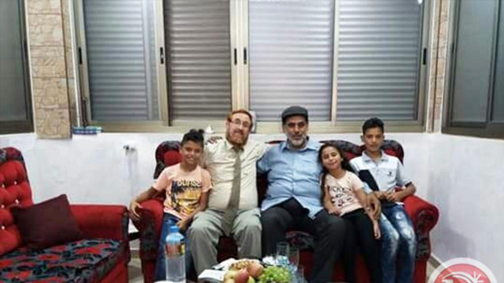Hebron resident Mohammad Jabir Hosts Israeli MK Yehuda Glick, Photo, Facebook